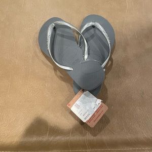 NWT Havianas silver flip flops